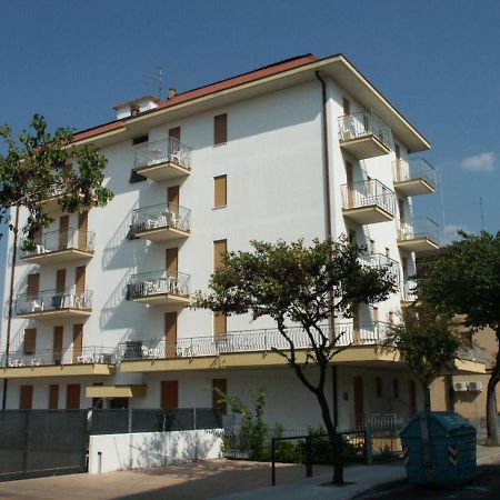 Condominio Michelangelo-Solo Per Famiglie- Walterigato Apartments Lido di Jesolo Buitenkant foto